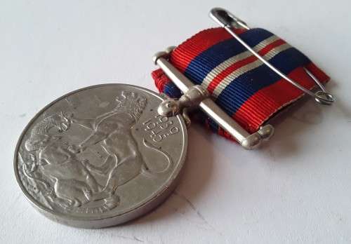 WW2 Silver Africa Service Medal + 1939-1945 Medal to B.Steinfeld (Rand Light Infantry).