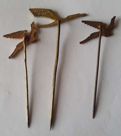 Vintage `SAA` Metal Pin And Lapel Badges Plus `Luftansa` Pin Badge. (5)