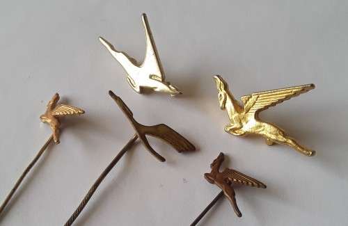 Vintage `SAA` Metal Pin And Lapel Badges Plus `Luftansa` Pin Badge. (5)