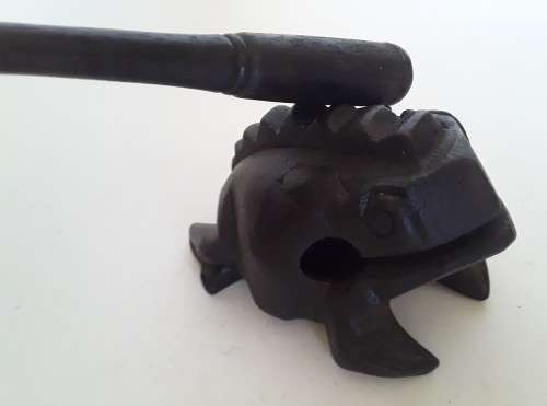 Vintage SE Asian Traditional Guiro Frog Percussion Instrument.