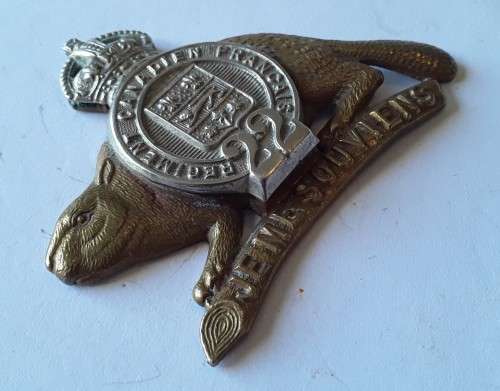 WW2 Canadian Royal 22nd Regiment Cap Badge - King`s Crown. No pins.
