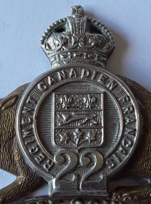 WW2 Canadian Royal 22nd Regiment Cap Badge - King`s Crown. No pins.