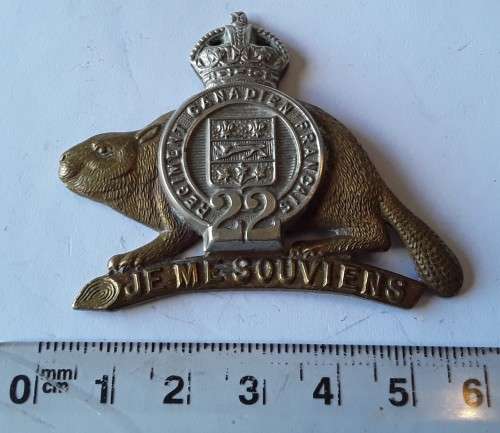 WW2 Canadian Royal 22nd Regiment Cap Badge - King`s Crown. No pins.