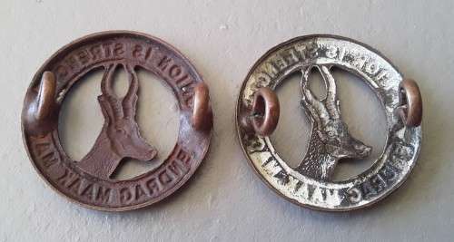 Pair Of WW2 SA Infantry Collar Badges. Light Bronze And Dark Bronze. Lugs Intact.