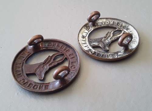 Pair Of WW2 SA Infantry Collar Badges. Light Bronze And Dark Bronze. Lugs Intact.