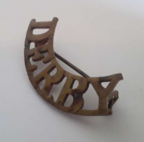 Rare Pre-1902 Derby Nottinghamshire & Derbyshire Regiment Shoulder Title. Lugs Intact.
