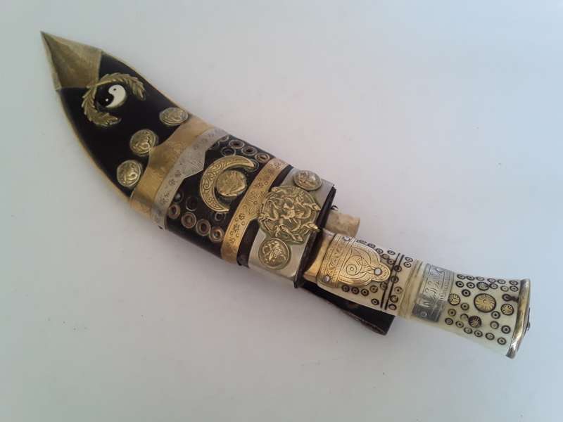 Superb Early Nepalese Gurkha Kukri With Engraved Blade And Bone Handle.