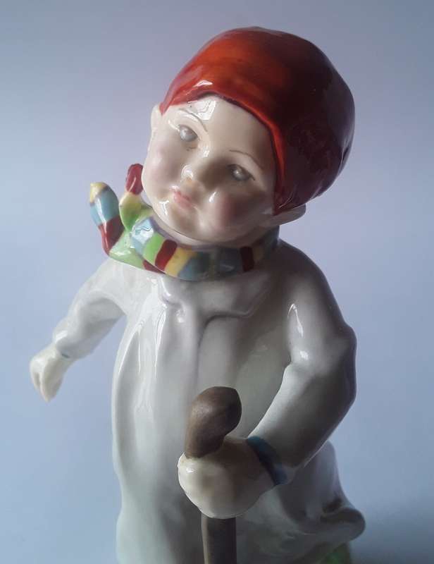 Royal Worcester `Thursday`s Child Has Far To Go` Figurine. No 3260. 15.5 cm.