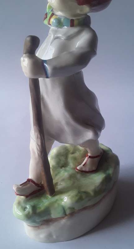 Royal Worcester `Thursday`s Child Has Far To Go` Figurine. No 3260. 15.5 cm.