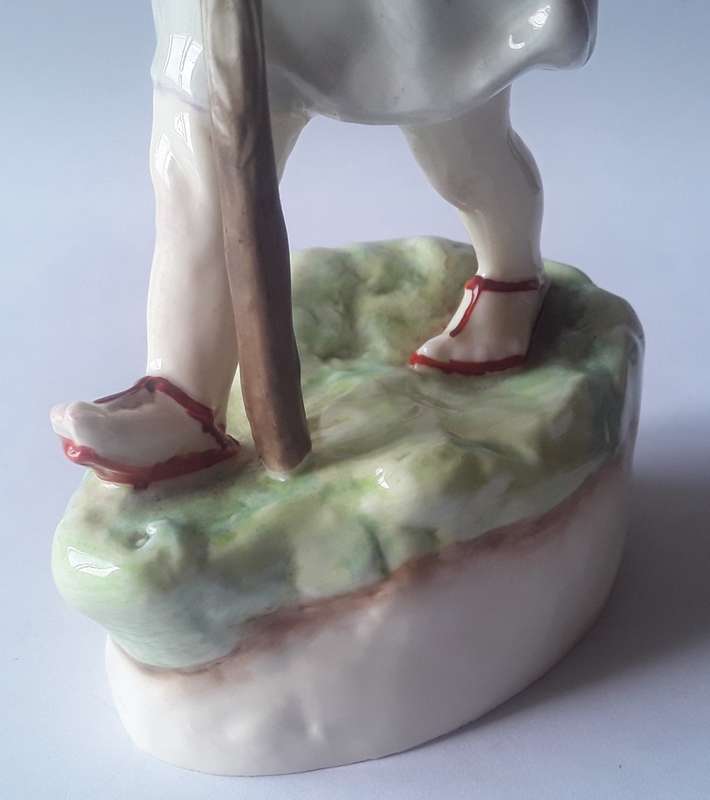 Royal Worcester `Thursday`s Child Has Far To Go` Figurine. No 3260. 15.5 cm.