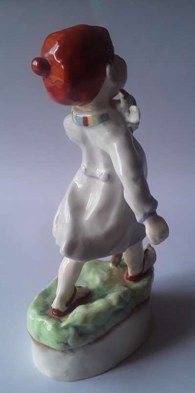 Royal Worcester `Thursday`s Child Has Far To Go` Figurine. No 3260. 15.5 cm.