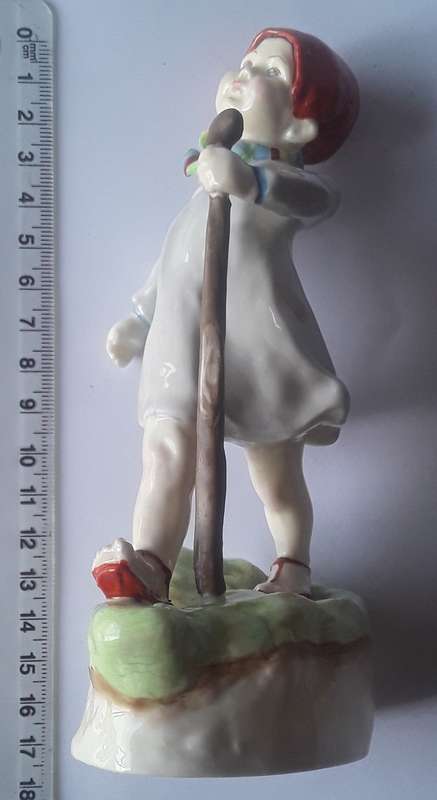 Royal Worcester `Thursday`s Child Has Far To Go` Figurine. No 3260. 15.5 cm.