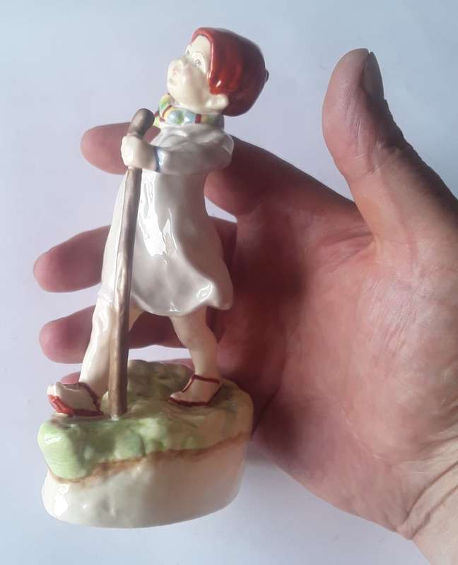 Royal Worcester `Thursday`s Child Has Far To Go` Figurine. No 3260. 15.5 cm.