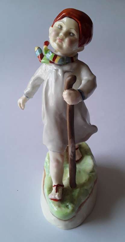 Royal Worcester `Thursday`s Child Has Far To Go` Figurine. No 3260. 15.5 cm.