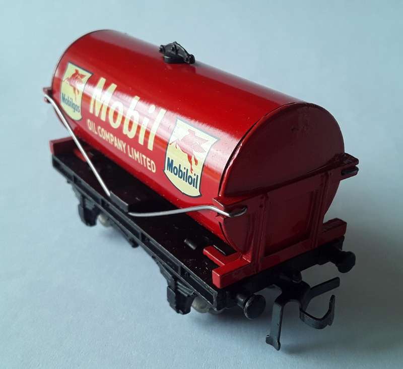 Hornby Dublo Mobil Oil Tank Wagon. Pegasus. No : 32084. Mint in box.
