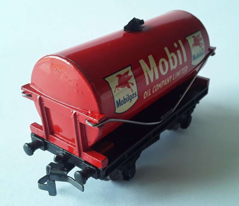 Hornby Dublo Mobil Oil Tank Wagon. Pegasus. No : 32084. Mint in box.