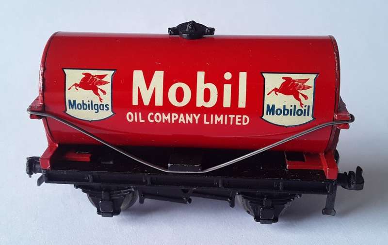 Hornby Dublo Mobil Oil Tank Wagon. Pegasus. No : 32084. Mint in box.