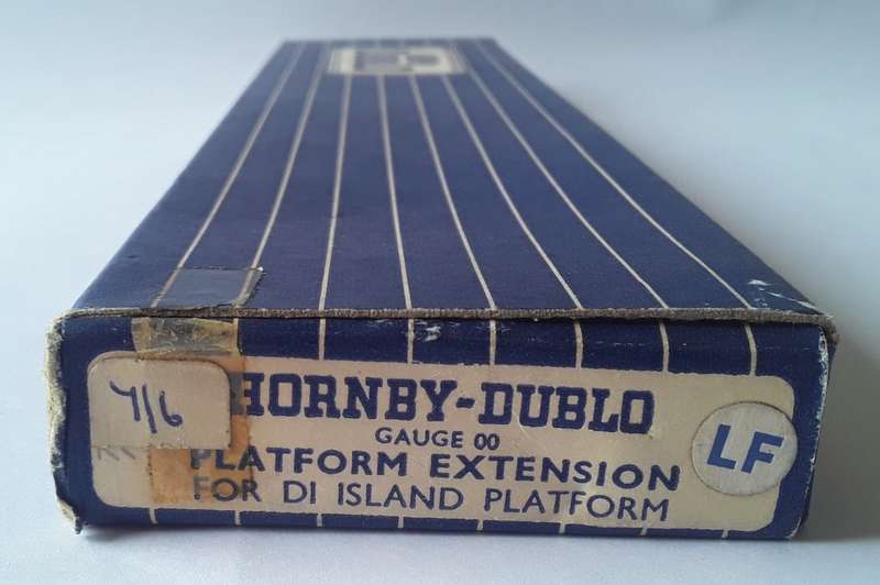 Hornby Dublo D1 Metal Island Platform Extension. No : 32110. Mint In Box.