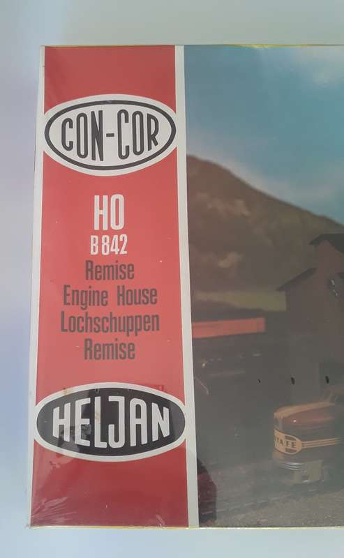 Con-Cor Heljan Engine House kit. 2-track. No : B842. 34 x 24 x 15cm. Mint in box (sealed).