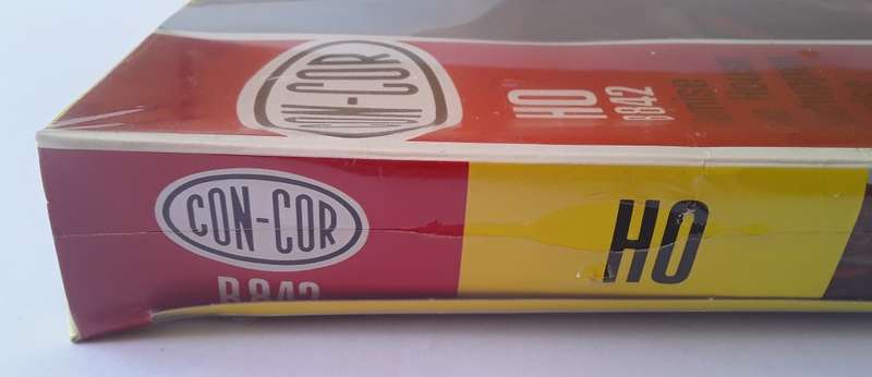 Con-Cor Heljan Engine House kit. 2-track. No : B842. 34 x 24 x 15cm. Mint in box (sealed).