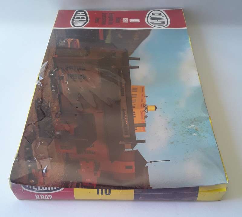 Con-Cor Heljan Engine House kit. 2-track. No : B842. 34 x 24 x 15cm. Mint in box (sealed).