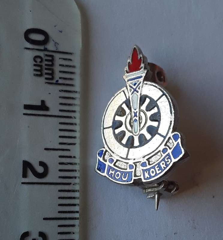 Vintage Voortrekker `Hou Koers` Enameled Metal Small Lapel Badge. Pin Intact.