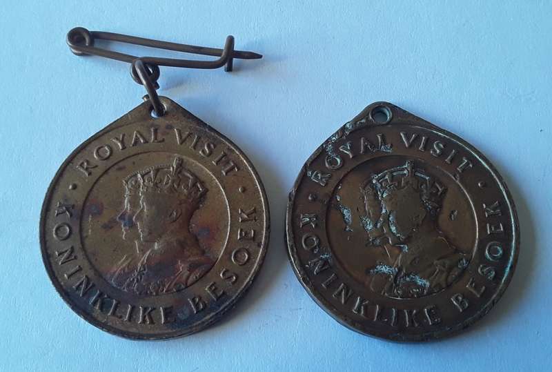 Pair 1947 South African `Royal Visit / Koninklike Besoek` Medals.