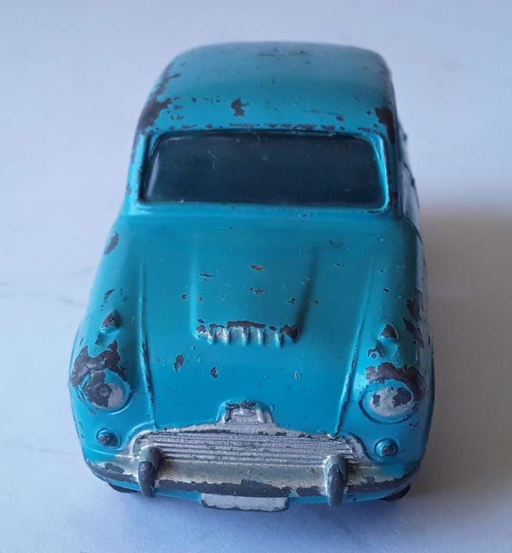 Vintage Corgi Toys Die Cast Austin Cambridge. No : 201.