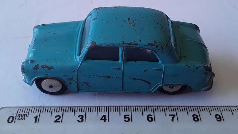 Vintage Corgi Toys Die Cast Austin Cambridge. No : 201.