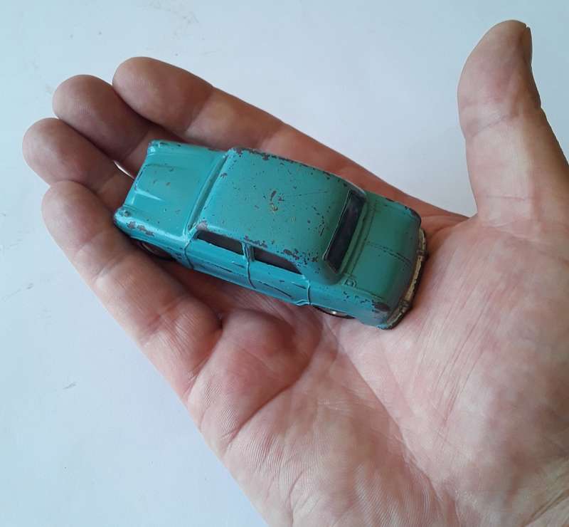 Vintage Corgi Toys Die Cast Austin Cambridge. No : 201.