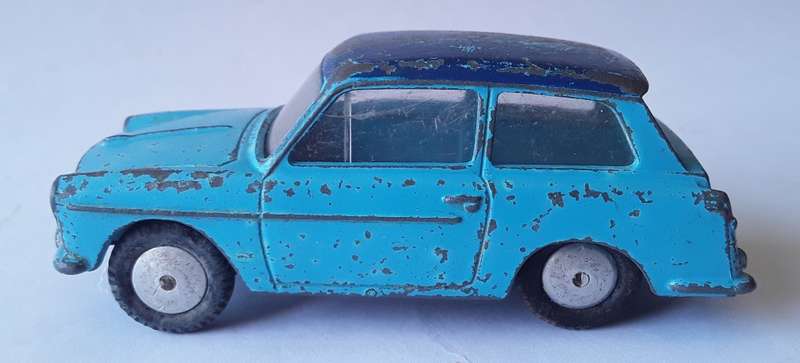 Vintage Corgi Toys Die Cast Austin A.40. No : 216.