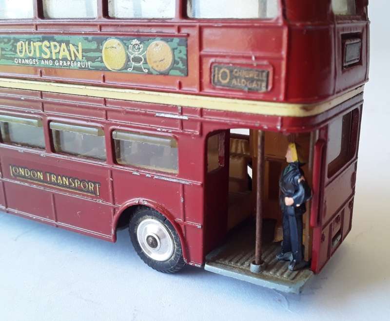 Vintage Corgi Toys Die Cast London Transport Routemaster `Outspan Oranges`. No : 468.