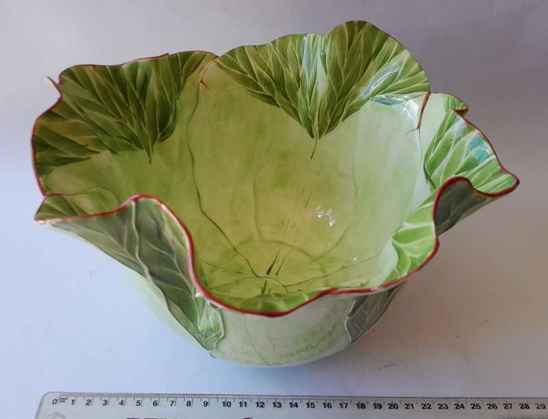 `Mustardseed & Moonshine Originals` Art Studio `Lettuce` Ceramic Bowl. Diam : 26 cm.
