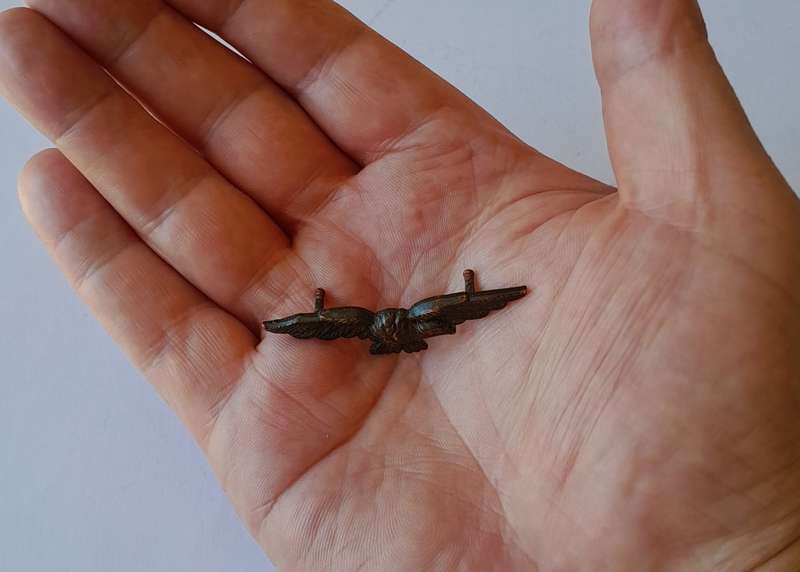 WW2 SA Airforce Eagle Badge. Compressed Lugs.
