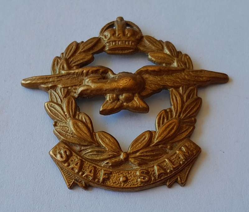 Pair of WW2 SA Airforce / SA Lugmag Collar Badges. 1 With Lugs Intact.