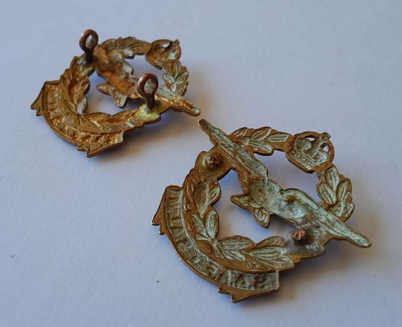 Pair of WW2 SA Airforce / SA Lugmag Collar Badges. 1 With Lugs Intact.