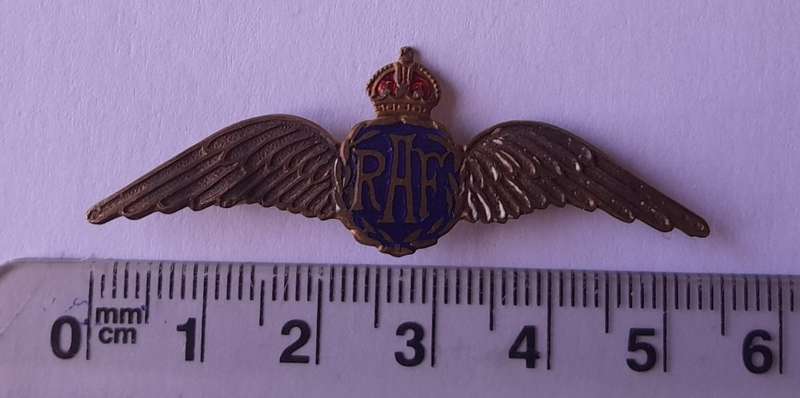 WW2 RAF Enamel Sweetheart Badge.