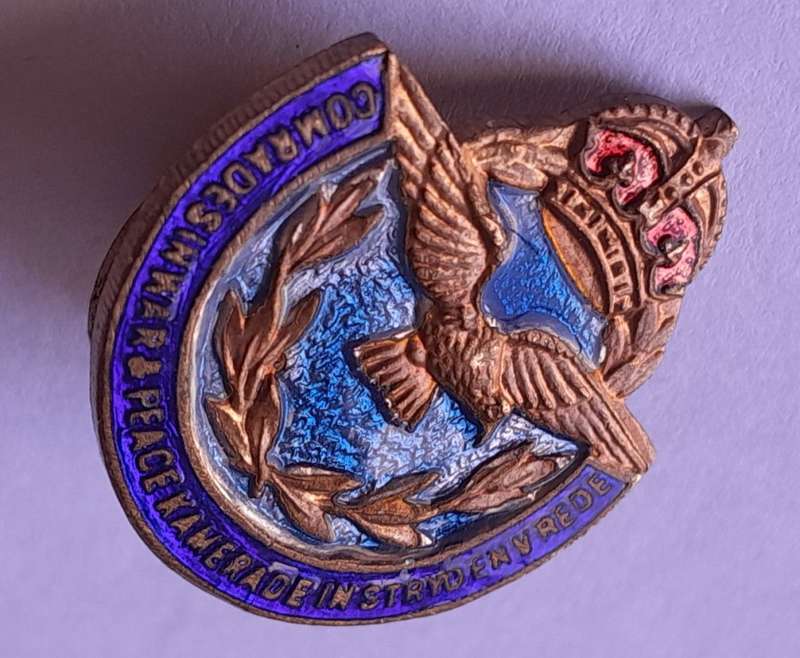 WW2 Airforce `Comrades in War and Peace / Kamerade In Stryd En Vrede` Badge.