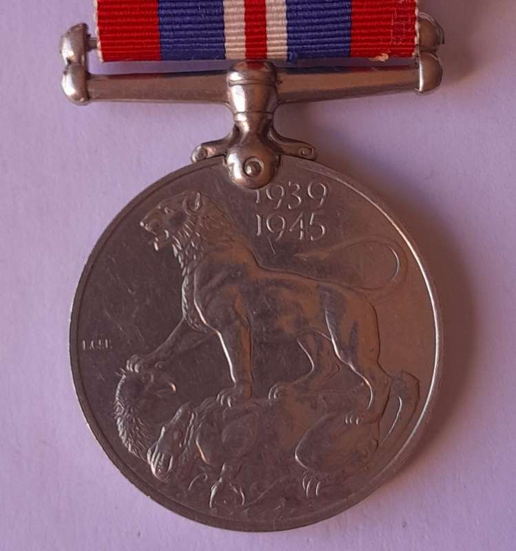 WW2 War Medal 1939-1945 To `175829 H. Vollenhoven`.