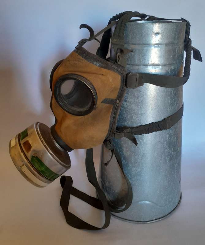1950`s German Auer 744 Vollmaske Gas Mask With Original Filter.