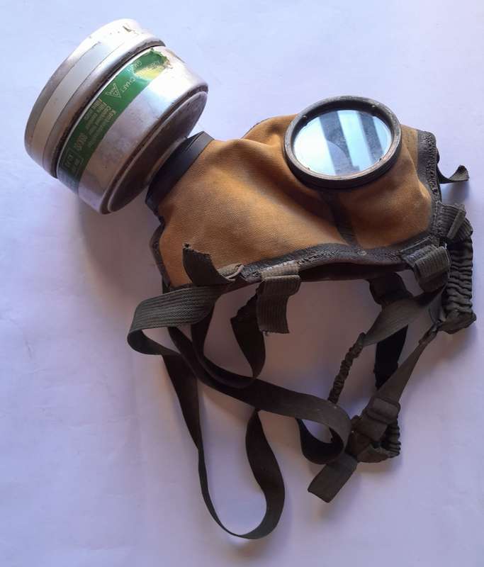 1950`s German Auer 744 Vollmaske Gas Mask With Original Filter.