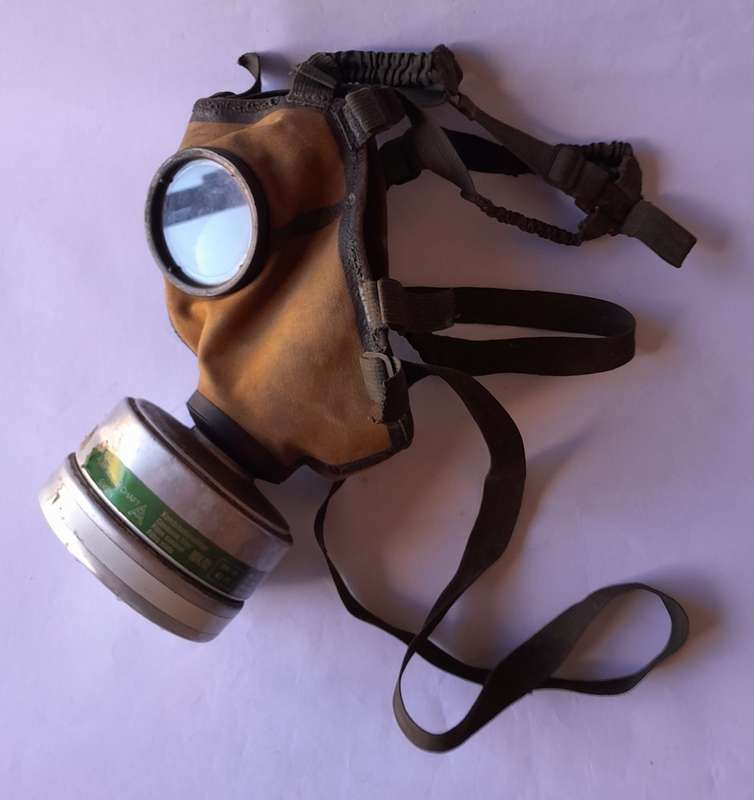 1950`s German Auer 744 Vollmaske Gas Mask With Original Filter.