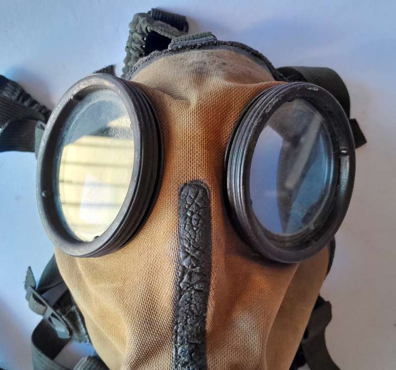 1950`s German Auer 744 Vollmaske Gas Mask With Original Filter.