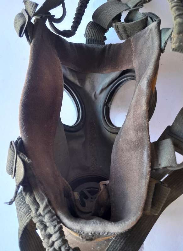 1950`s German Auer 744 Vollmaske Gas Mask With Original Filter.