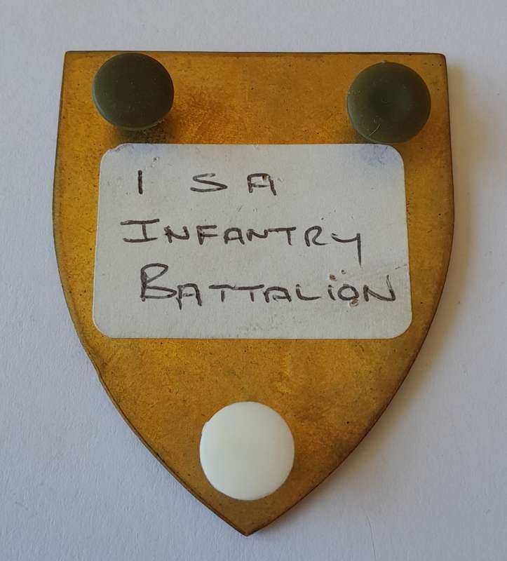 SADF 1 SA Infantry (1 SAI) Battalion Shoulder Flash.  All Pins Intact.