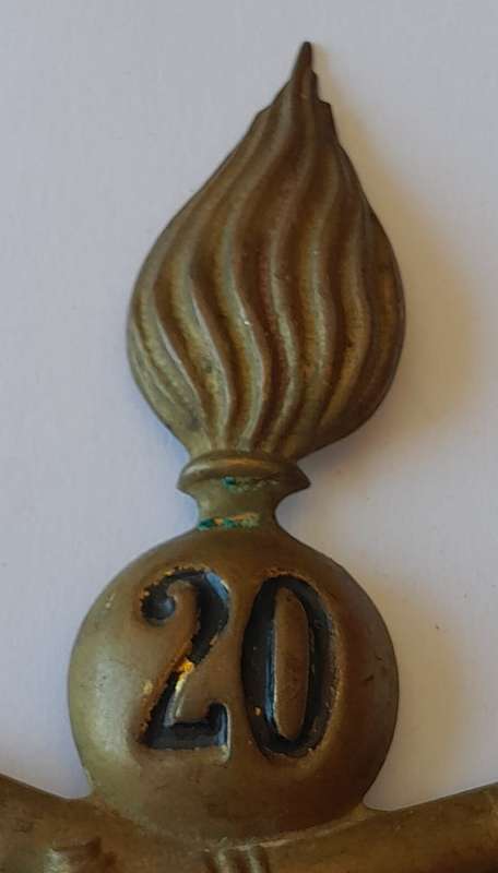 WW2 Italian Fascist Cap Badge. 20th Heavy Artillery Regiment.