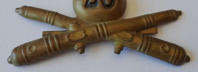 WW2 Italian Fascist Cap Badge. 20th Heavy Artillery Regiment.