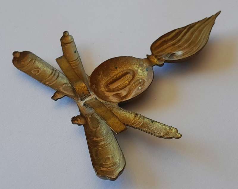 WW2 Italian Fascist Cap Badge. 20th Heavy Artillery Regiment.