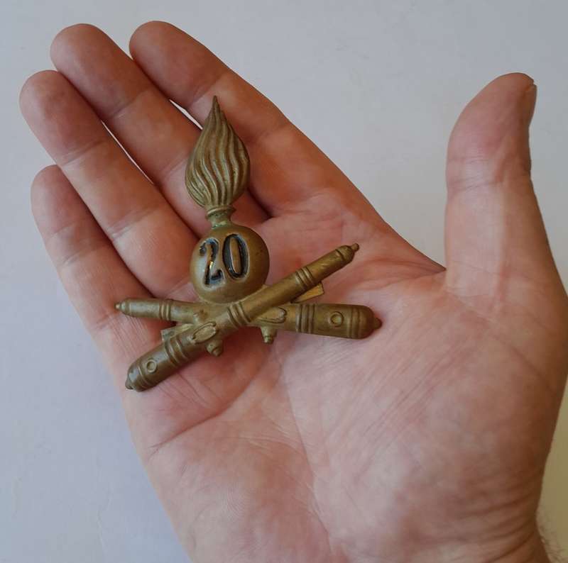 WW2 Italian Fascist Cap Badge. 20th Heavy Artillery Regiment.