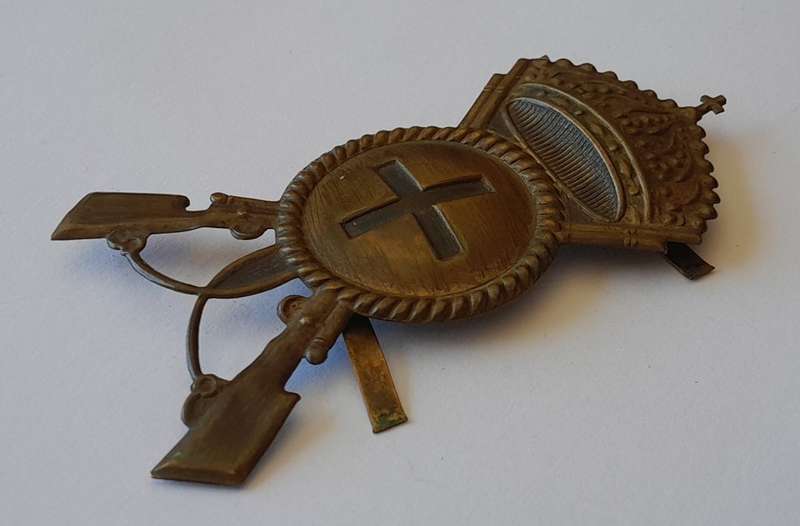 WW2 Italian Fascist Fanteria (Infantry) Cap Badge.
